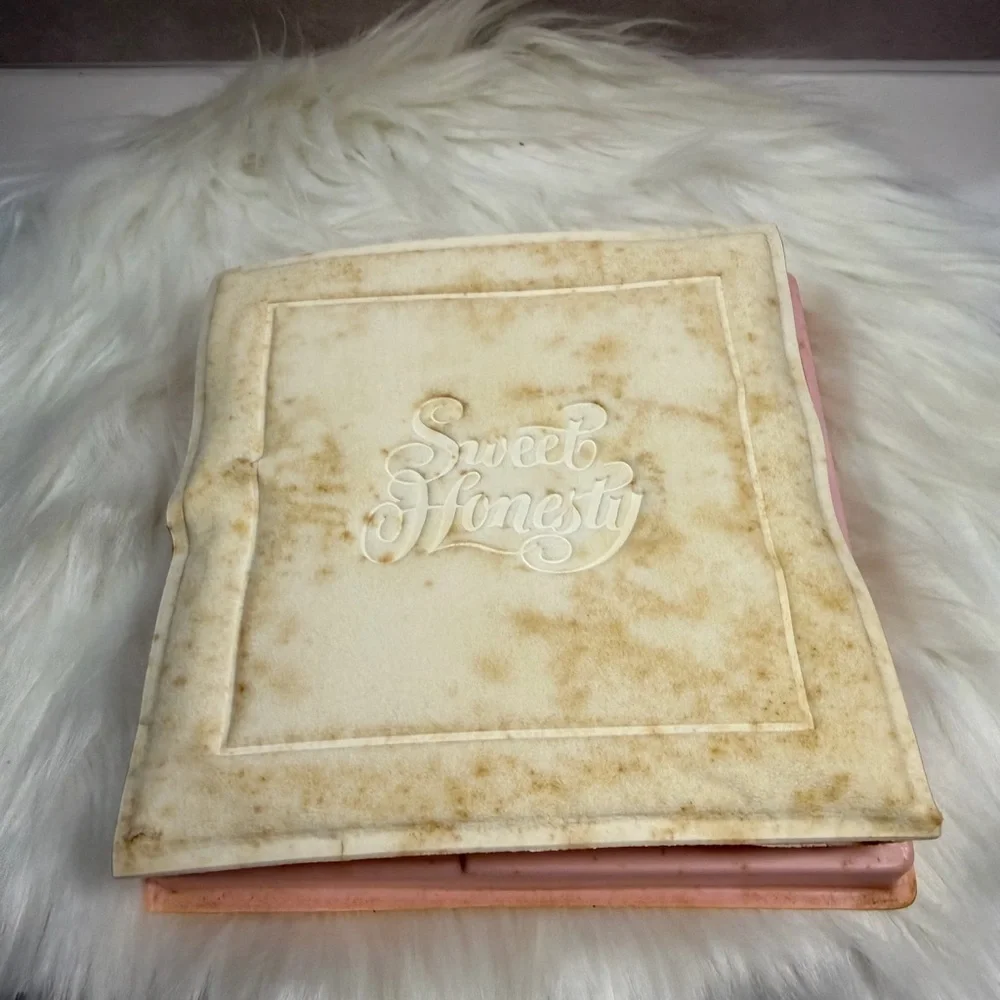 Avon Sweet Honesty Gift Set Box with Red Text VINTAGE - Picture 5 of 6